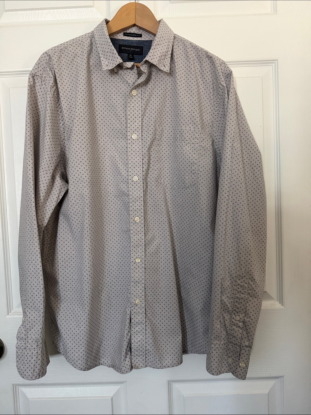 Banana Republic Men's Light Gray Shirt with Microdot Pattern